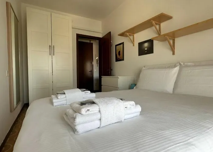 Bright Mini Blue Balcony 公寓