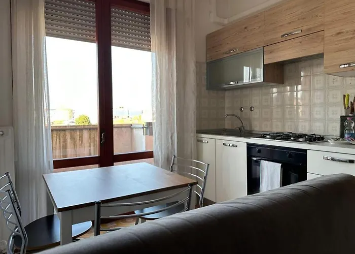 Bright Mini Blue Balcony 公寓